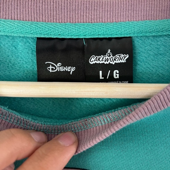 Cakeworthy Seven Dwarves Graphic Colorblock Crewneck Sweatshirt Size Large - Picture 2 of 11